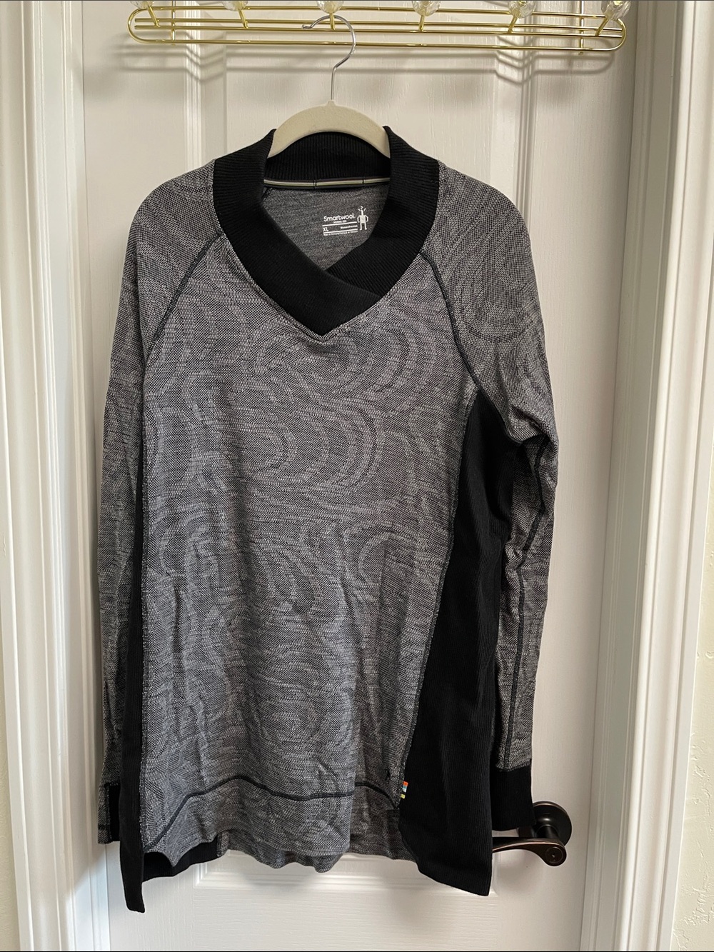 Smartwool Women’s Gray and Black Long Sleeve V-Neck Top